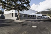 Die Turnhalle Hagen erfüllt als einzige Turnhalle in Uri den Minergiestandard. Bild: F. X. Brun (Altdorf, 2016)
