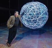 Bruno Cathomas in dem zum Globe-Theater umgebauten Zuschauerraum des Luzerner Theaters. (Bild: Eveline Beerkircher (14. Februar 2018))