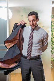 Jetzt wird angepackt: Rico Fehr (46), seit Freitag neuer Chef von EY in Luzern, aufgenommen am Sitz des Unternehmens am Luzerner Alpenquai. (Bild: Nadia Schärli (28. Juni 2017))