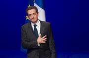 Präsident Sarkozy erklärt vor seinen Anhängern, sich aus der Politik zurückziehen zu wollen. (Bild: Keystone / AP)