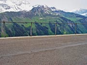 Die Klausenpassstrasse im Gebiet Lini vor den Verbesserungen. (Bild: Hartmut Schubert)