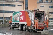 Weniger Arbeit und damit auch weniger Lohn für die Kehrichtmänner. (Bild: Corinne Glanzmann (Stans, 19. Dezember 2017))