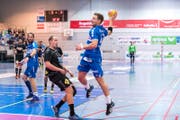 Jost Brückner (am Ball) im Dress des HC Kriens-Luzern. (Bild: Roger Grütter (Kriens, 13. Dezember 2016))