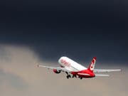 Die insolvente Fluglinie Air Berlin verhandelt noch bis zum 12. Oktober mit Lufthansa und Easyjet über eine mögliche Übernahme von Geschäftsteilen. (Bild: KEYSTONE/DPA/WOLFGANG KUMM)