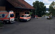 Polizei und Rettungsdienst sind vor Ort. (Bild: Leserbild Bote der Urschweiz)