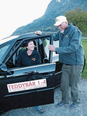 Präsident Robert Doggwiler und Fahrerin Elisabeth Aschwanden suchen ehrenamtliche Helfer. (Bild: Franz Odermatt (Oberdorf, 13. Oktober 2017))
