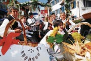 Eine der Nummern am Umzug des Stanser Ländlermusikfestes. (Bild: Corinne Glanzmann)