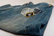 In Zug geht ein Jeans-Laden zu - wegen fehlender Kundschaft. (Symbolbild Neue ZZ)