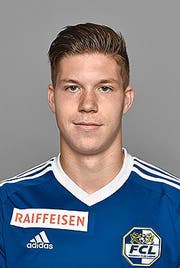 Die beiden Torschützen beglückwünschen sich: Markus Neumayr (rechts) erzielte für den FC Luzern das 1:0, Marco Schneuwly mittels Penalty das 2:0. (Bild: Freshfocus/Martin Meienberger)