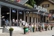 Hochbetrieb herrschte am Mittwochmittag auch bei der Pilatus-Bahn in Alpnachstad. (Bild: Adrian Venetz)