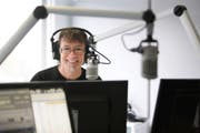 Gegen 28 000 Stunden hat er in knapp 30 Jahren moderiert: Franz Jauch im Studio von Radio Sunshine in Rotkreuz. (Bild Christof Borner-Keller)