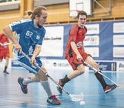 Der Luzerner Miika Nieminen (links) setzt Aaraus Verteidigung unter Druck. (Bild: Pius Amrein (Luzern, 21. Januar 2018))
