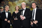 Die Gewinner der österreichische Schauspieler Christoph Waltz, die britischen Schauspieler Charlotte Rampling, und Sir Michael Caine und Paolo Sorrentino (von links nach rechts) an der 28. Verleihung des Europäischen Filmpreises in Berlin. (Bild: EPA/ Clemens Bilan)