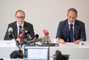 Urs Bartenschlager, Chef der Solothurner Kriminalpolizei, und der Staatsanwalt Ronny Rickli, links, sprachen anlässlich einer Medienkonferenz zum Fall des im Juni 2016 vermissten Knaben Paul (12). (Bild: KEYSTONE/Urs Flueeler)