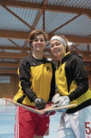 Stephanie (links) und Maria Gehlhaar haben ein gemeinsames Ziel: den Cupsieg. (Bild: Urs Hanhart (Seedorf, 16. Januar 2017))
