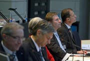 Finanzdirektor Marcel Schwerzmann (2. von rechts) steht während der Budgetdebatte im Fokus. (Bild: Pius Amrein/Neue LZ)