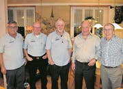 Die wiedergewählten Vorstandsmitglieder und die Besten der Jahresmeisterschaft vereint, von links: Martin Walker, Hanspeter Amrhein, Kari Walker, Ferdi Zgraggen und Emil Ziegler. (Bild: Georg Epp (Flüelen, 19. Januar 2018))
