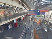 Nur die Zentralbahn-Züge fuhren gestern ab Luzern, darum waren auch nur sie auf der Tafel aufgeführt. (Bild: Matthias Piazza)