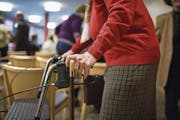 Die Ob- und Nidwaldner gehen im Schnitt im Alter von rund 83 Jahren ins Altersheim. (Bild: Gaetan Bally/Keystone)