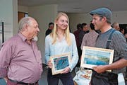 Präsident Josef Blättler mit den Preisträgern Anna Lena Klein und Patrik Mürner. (Bild: Richard Greuter (Sarnen, 20. April 2017))