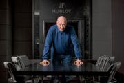 Jean-Claude Biver in einem Besprechungszimmer am Hauptsitz von Hublot in Nyon: «Wir sind eine Marke, die auch für schlechte Zeiten geeignet ist.» (Bild: Dominik Wunderli)
