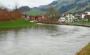 Genau vor einem Monat hatte der Lauerzersee das letzte Mal Hochwasser. Nach dem Restaurant Bauernhof, das über der Seewern gebaut ist, bildete sich ein See. (Bild: Franz Steinegger / Bote der Urschweiz)
