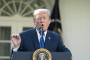 Der US-Präsident Donald Trump, hier bei einer Rede, versteht es sehr gut, das soziale Netzwerk für sich zu instrumentalisieren. (Bild: Michael Reynolds / EPA (Washington, 2. November 2017))