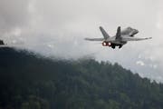 Ein F/A-18 während der Übung «Revita» im Mai 2014 in Buochs. (Bild: Corinne Glanzmann / Neue LZ)