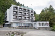 Im Hotel Löwen hätte die Asylunterkunft eingerichtet werden sollen. Nun wird das Projekt sistiert. (Bild: Keystone)