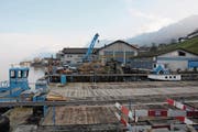 Der Werkhof der AG Franz Murer in Beckenried am See wird verschwinden, nach dem der Baubetrieb an die Kibag Gruppe verkauft worden ist. (Bild: Philipp Unterschütz (Beckenried, 11. Januar 2018))