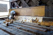 Die Sanierungsarbeiten an der Fadenbrücke sind in vollem Gange. (Bild: PD)