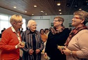 Sie gründeten das Frauenzmorgä mit (von links): Ruth Diller-von Ah, Annelies Portmann-Läubli, Käthy Burch-Spichtig und Trudy Odermatt-Spichtig. Bild: Marion Wannemacher (Giswil, 12. November 2016)