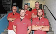 Die Urner Delegation am Unspunnen (von links): Stefan Lauener (Masseur), Stefan Arnold, Othmar Bissig (Kampfrichter), Richard Imholz (technischer Leiter), Raphael Arnold (Ersatz). (Bild: Paul Gwerder (Beckenried, 18. 8. 2017))