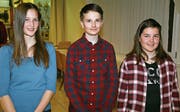 Von links: Leonie Zurfluh, Silas Stadler und Sandra Arnold durften sich als Sieger an den Luftgewehr-Schweizer-Meisterschaften der Junioren feiern lassen. (Bild: Paul Gwerder (Altdorf, 23. März 2018))