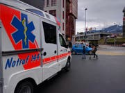 Am Bahnhof Goldau ist ein Grossaufgebot an Rettungskräften vor Ort. Verletzte gab es bisher keine. (Bild: Geri Holdener / Bote der Urschweiz)