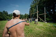 Die Leiter der Pfadi St. Martin aus Altdorf haben Anfang Juli den Lagerplatz in Altishofen vorbereitet. (Bild Pius Amrein)