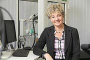 Die Luzerner Ärztin Irene Kunz arbeitet seit 2000 bei der Suva und leitet seit 2008 die arbeitsmedizinischen Labors der Unfallversicherung. (Bild: PD/Alma Johanns)