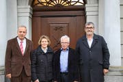 Vier der fünf Mitglieder des Kleinen Landeskirchenrats Uri; von links: Präsident Gunthard Orglmeister (bisher Vizepräsident), Annarös Walker (neu), Paul Gisler (bisher) und Alex Christen (neu). Ebenfalls neu gewählt wurde Andrea Meier.Bild: Jessica Bamford (Altdorf, 23. November 2016)