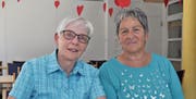 Theres Michel (links) und Monika von Rotz engagieren sich seit Jahren in der Altersbetreuung. (Bild: Birgit Scheidegger (Kerns, 17. Juli 2017))