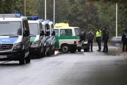 Die Polizei sucht nach dem Verdächtigen im östlichen Teil von Chemnitz. (Bild: Keystone/AP)