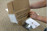 Warnhinweis: Das Paket darf nicht mit dem Flugzeug transportiert werden. (Bild: youtube.com/xdadevelopers)