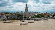 Zahlreiche Tempel säumen den Fluss Chao Phraya in Bangkok. (Bild: Elisabeth Reisp)