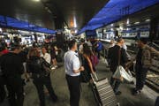 Gestrandete Passagiere in Rom. (Bild: EPA/GIUSEPPE LAMI)