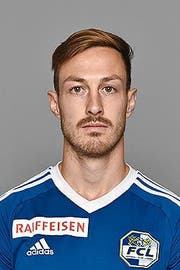 Die beiden Torschützen beglückwünschen sich: Markus Neumayr (rechts) erzielte für den FC Luzern das 1:0, Marco Schneuwly mittels Penalty das 2:0. (Bild: Freshfocus/Martin Meienberger)