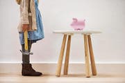 Kinder lernen mit einem Lohn zu sparen, sagt eine neue Studie, nicht mit Sackgeld. (Bild: Getty)