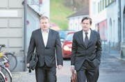 Ignaz Walker (links) und sein Verteidiger Linus Jaeggi werden erneut vor dem Obergericht Uri antreten. (Bild: Pius Amrein (Altdorf, 22. Februar 2016))