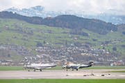 Am Sonntag fällt der Entscheid zum Flugplatz Buochs. (Bild: Alexandra Wey/Keystone (Buochs, 20. November 2017))