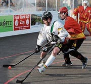 Oberwil mit Doppeltorschütze Severin Meier (am Ball) ist häufig in der Offensive. (Bild: Stefan Kaiser (Zug, 12. Februar 2017))
