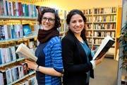 Martina Wüthrich (links) und Carla Biasini glauben trotz Internet an die Zukunft des Buches.