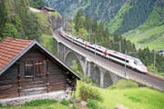 Auf der Gotthardstrecke werden künftig viel weniger Züge verkehren. Sie werden aber kaum zusätzliche Halte machen. (Bild: Keystone/Urs Flüeler)
